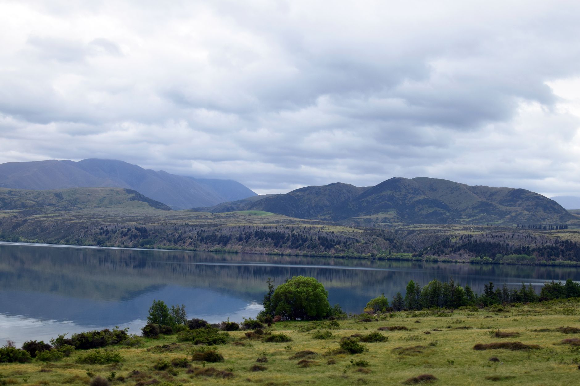 Majestic mountain lake in New Zealand Southern Alps